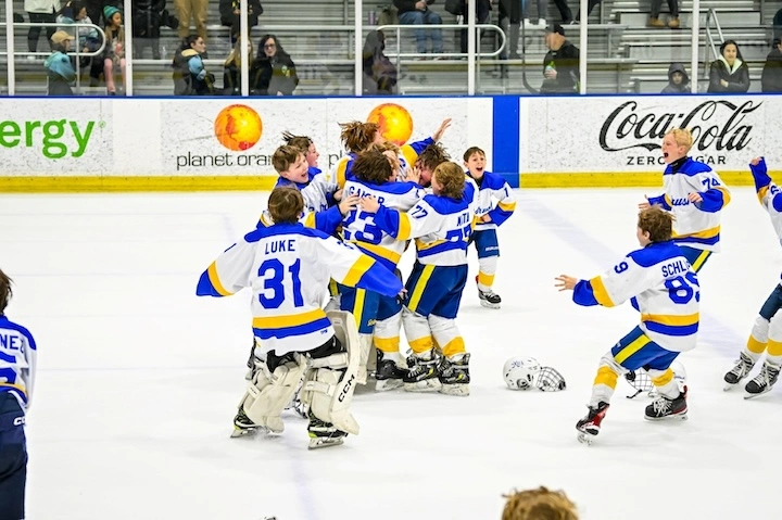 Goldrush players celebrating on the ice